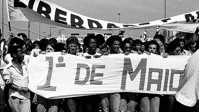 Luta por direitos: Manifestantes celebram o 1º de Maio, data que se consolidou como feriado nacional em homenagem aos trabalhadores.
crédito: Arquivo Agência Brasil