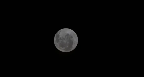 Foto inédita: NASA divulga nova imagem da Lua capturada na missão Artemis II