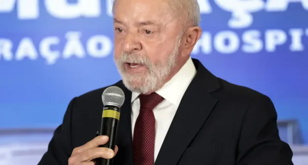 Lula condena postura de Trump no cenário internacional e manifesta apoio ao papa Leão XIV