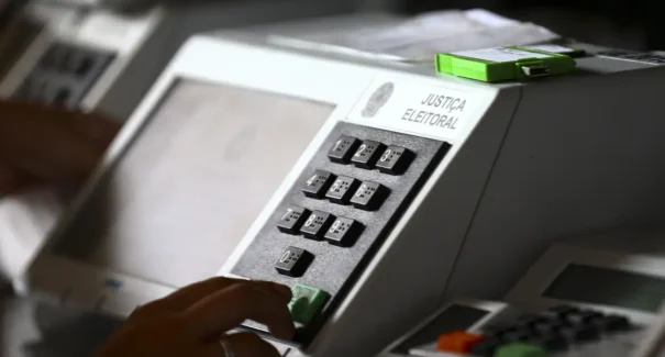 Onze governadores saem do cargo para disputar Presidência e Senado