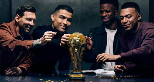 Messi, Cristiano Ronaldo, Mbappé e Vini Jr “disputam” troféu da Copa em comercial; veja