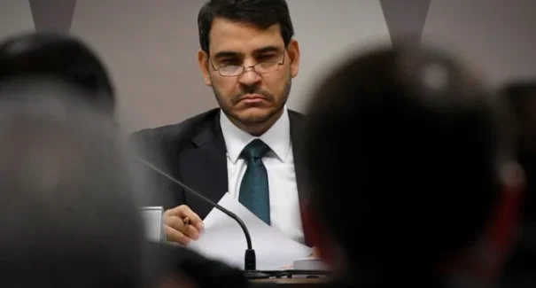 Lula solicita permanência de Jorge Messias no governo e avalia nomeação para o Ministério da Justiça