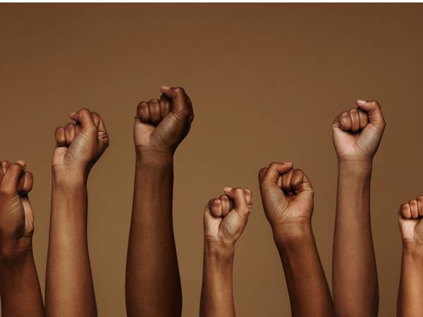 Crime de injúria racial é equivalente ao de racismo, conforme a Lei nº 14.532/2023 (Foto: Divulgação/Getty Images)
