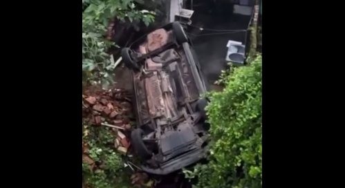 Carro cai de barranco e invade quintal de residência em São Luís