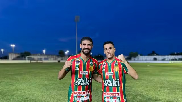 Tricolores comemoraram empate e o primeiro gol. (Reprodução/Sampaio)