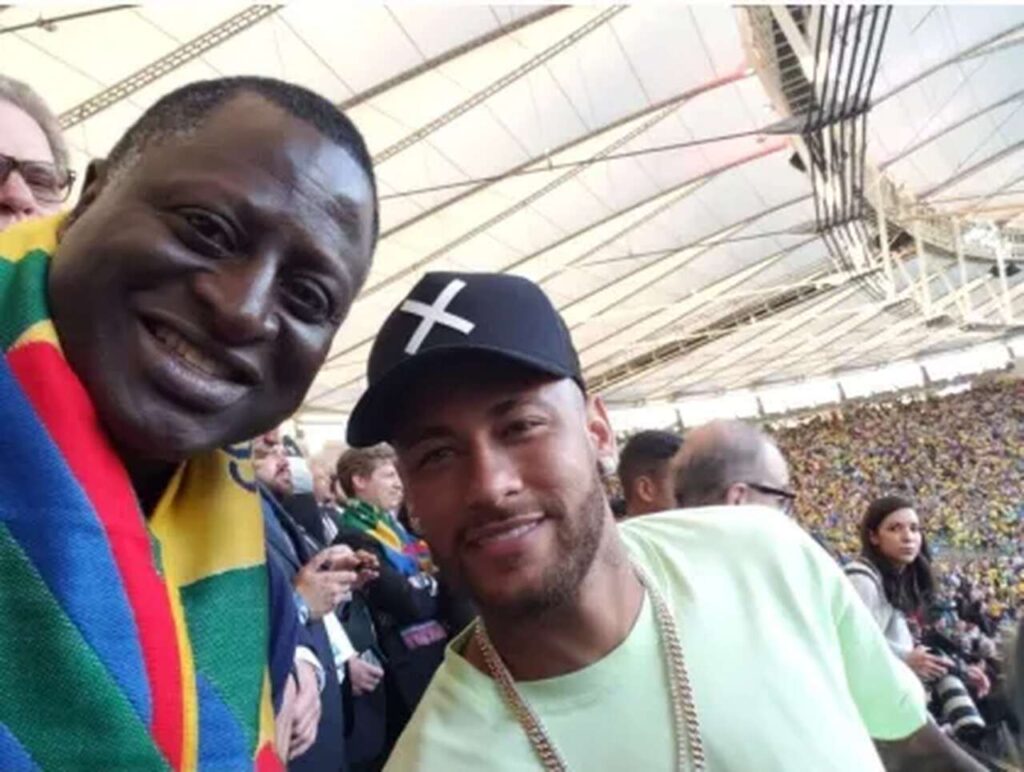 Deputado Hélio Lopes (PL-RR) ao lado de Neymar (Foto: Reprodução/Redes sociais)