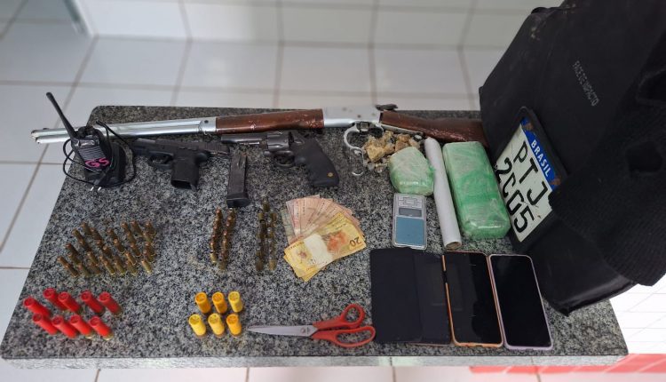 Operação prende três homens e apreende armas e drogas em Guimarães