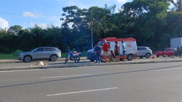 Acidente com motocicleta e jumento deixa dois feridos na Estrada do Araçagy