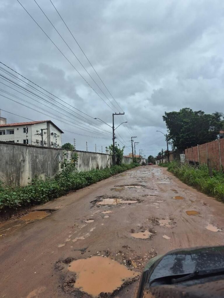 “Parece a lua”: moradores denunciam buracos e abandono na Rua Deputado Jairzinho, na Maiobinha