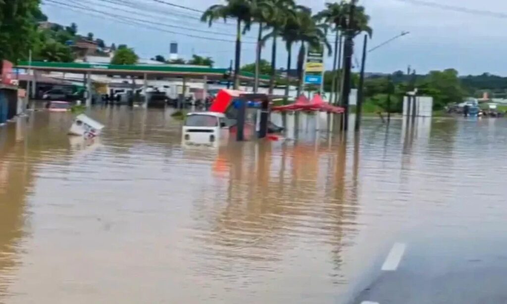 Nas cidades pernambucanas, o temporal deixou 2.694 pessoas fora de casa, sendo 1.605 desabrigadas e 1.089 desalojadas. crédito: PRF/Divulgação