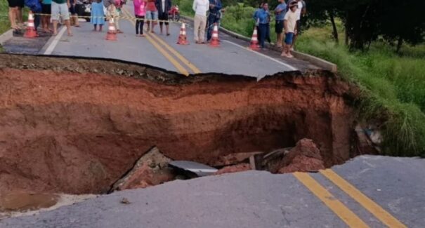 Trecho da MA-014 rompe após chuvas e governo inicia reparos emergenciais