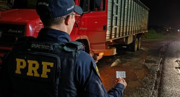 PRF apreende 44 comprimidos de rebite com caminhoneiros em Imperatriz