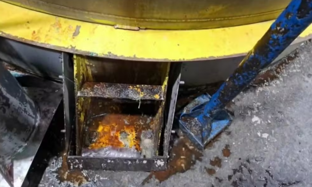 Imagens da inspeção sanitária realizada na fábrica da Ypê, em Amparo, no interior de São Paulo, revelaram sinais de corrosão em equipamentos utilizados na produção
(crédito: Reprodução)