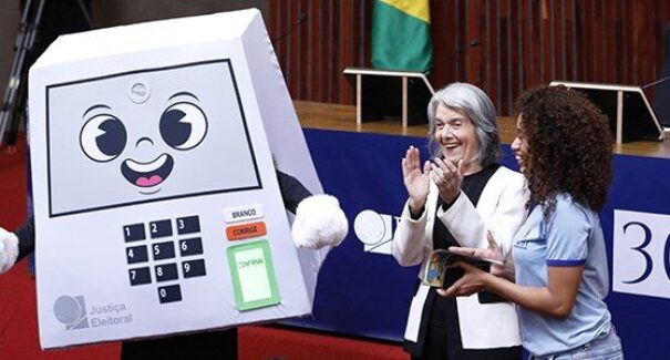 TSE lança mascote ‘Pilili’ nos 30 anos da urna eletrônica