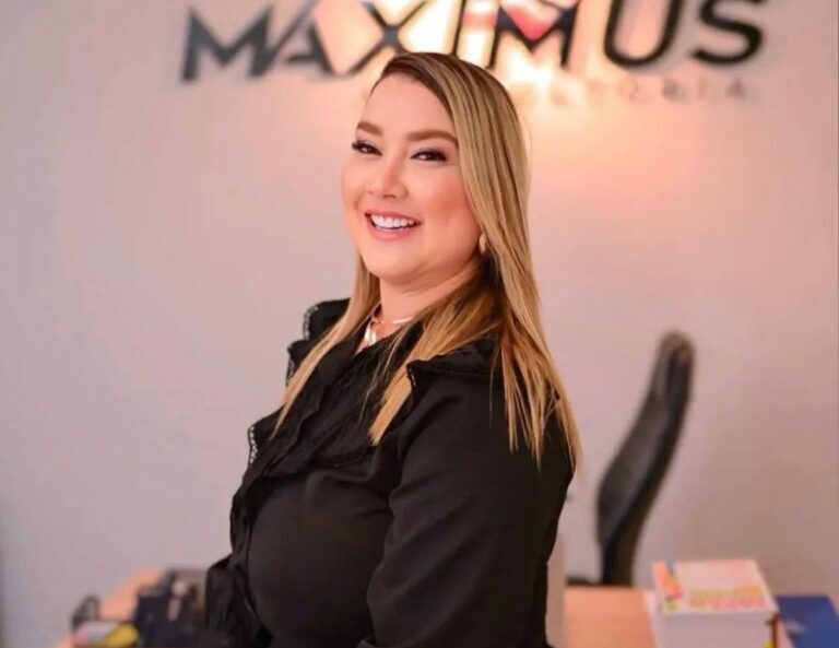  Carolina Sthela Ferreira dos Anjos