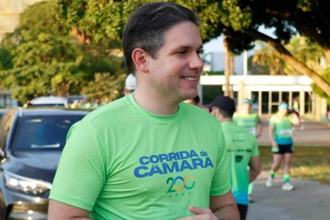 Motta confirma fim da escala 6×1 em maio e diz que pauta “não pertence a um partido”