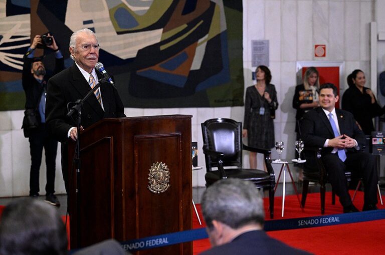José Sarney relança três de seus principais romances em evento no Congresso Nacional