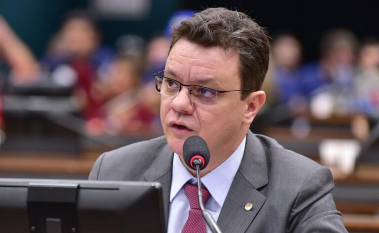 Ex-deputado Odair Cunha toma posse como ministro do Tribunal de Contas da União
