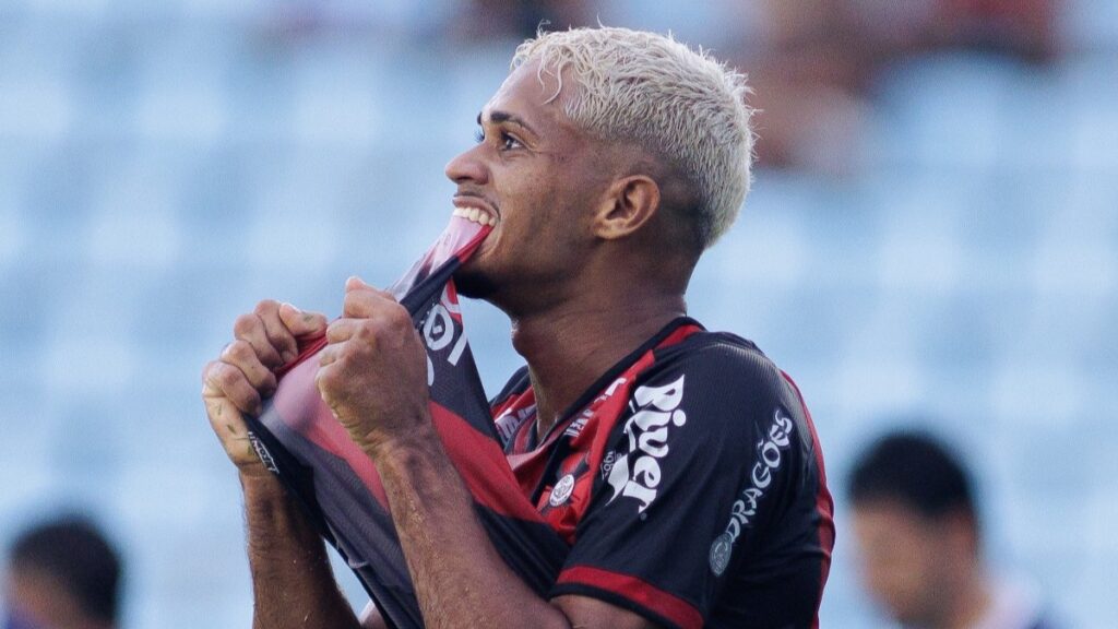 A frustração pela perda de  chances e o empate. (Foto: Thiago Nunes/Moto)