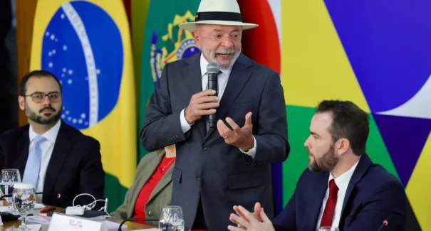 Lula assina MP do novo Desenrola: programa foca em quem ganha até R$ 8,1 mil e restringe apostas online