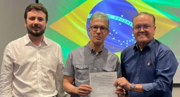 Roberto Rocha oficializa pré-candidatura ao Senado