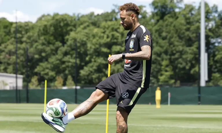 Neymar volta a treinar com o grupo e anima preparação da Seleção para duelo contra o Haiti