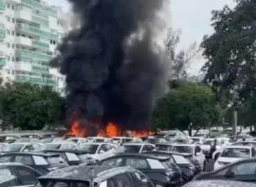 Queda de helicópteros deixa mortos e provoca explosões no Rio de Janeiro