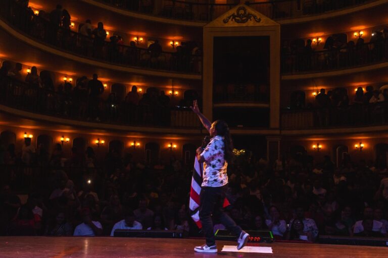 Carlos Pulico apresenta show humorístico especial de São João