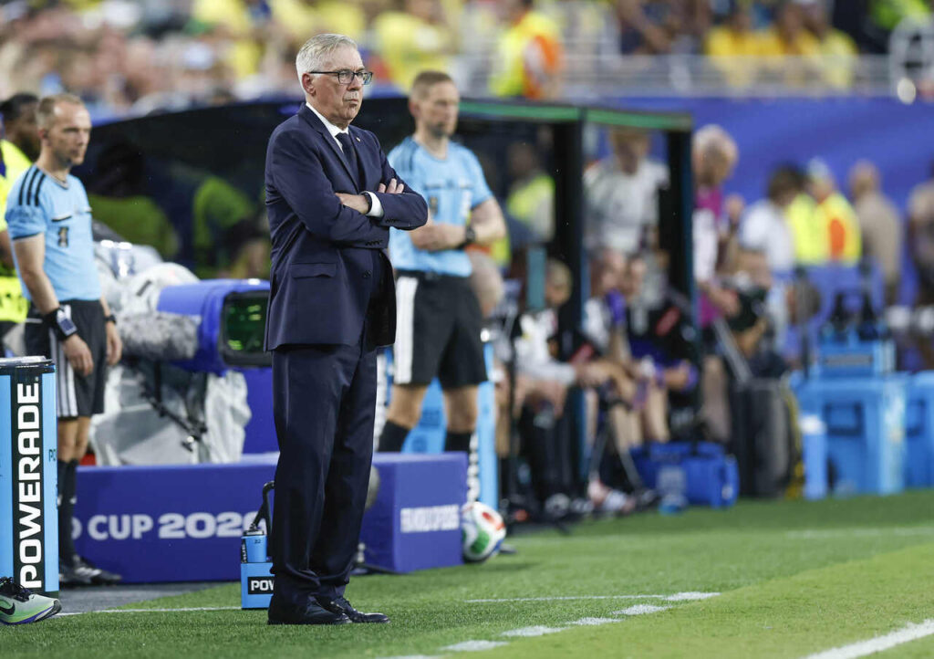 Ancelotti já começa a arrumar a equipe para encarrar o Japão (Foto: Rafael Ribeiro/CBF)
