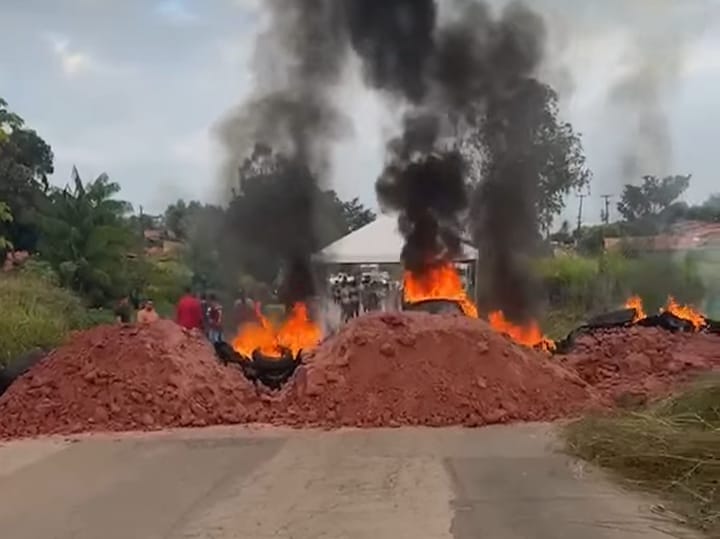 Protesto contra más condições da BR-222 provoca bloqueio total e interrompe tráfego no Maranhão