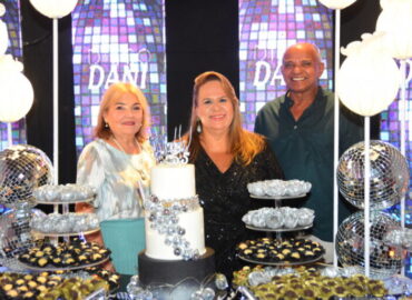 Noite especial marca o aniversário de Danielle Vieira