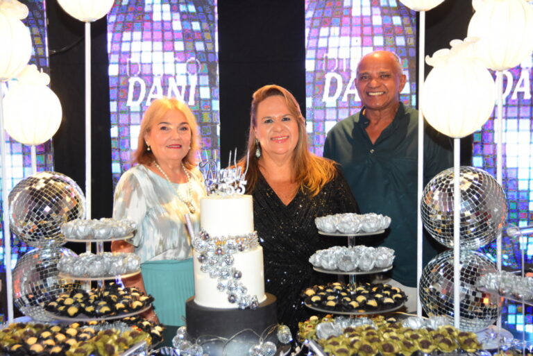 Noite especial marca o aniversário de Danielle Vieira