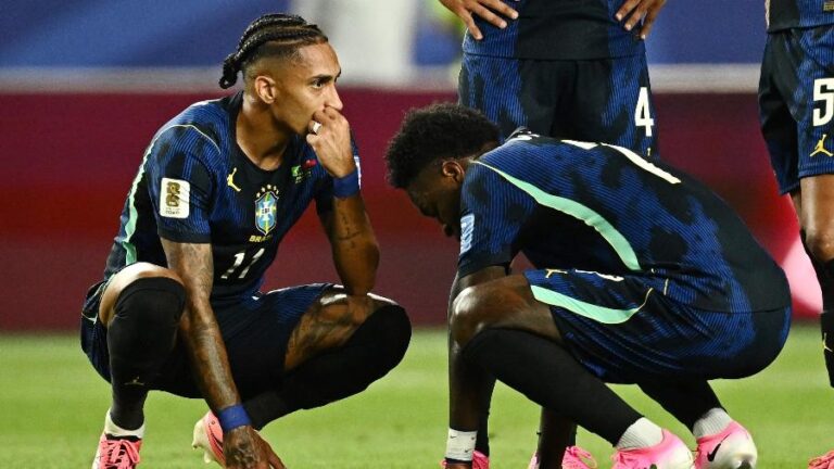 Raphinha sofre lesão na coxa direita e inicia recuperação
