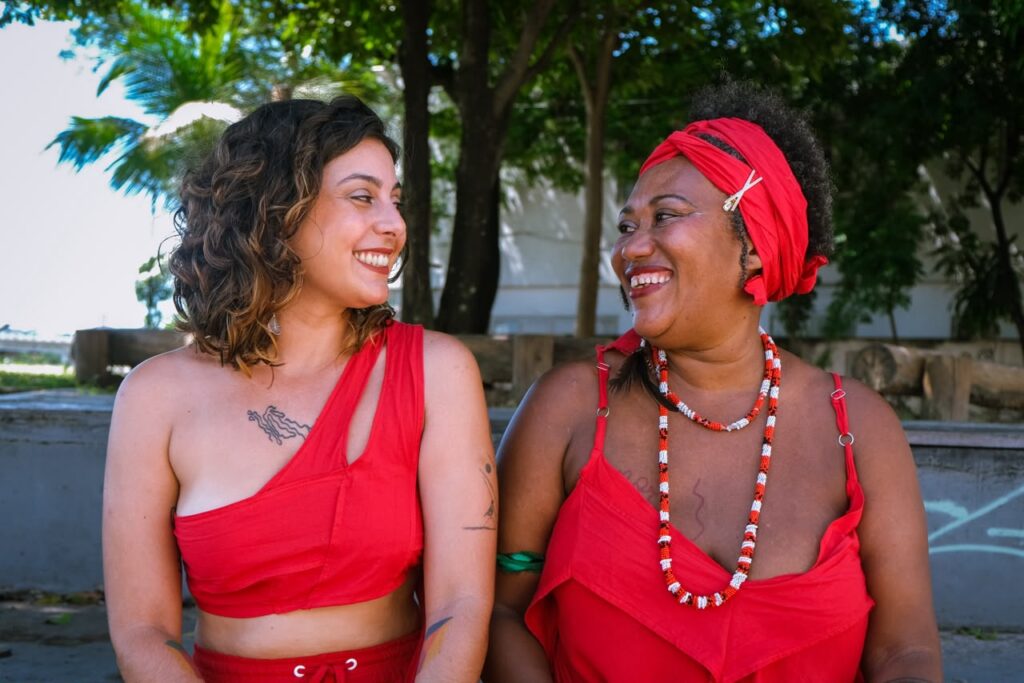 As artistas e pesquisadoras Ana Regina Arcanjo e Lygia Peçanha (Foto: Divulgação)
