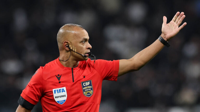 Wilton Pereira Sampaio vai apitar o jogo de abertura da Copa entre México e África do Sul