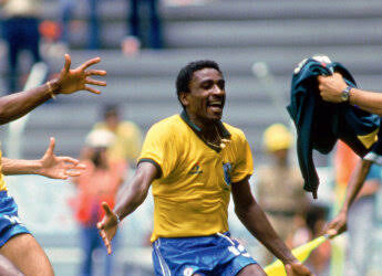 Ex-lateral da seleção tem coração dividido (Foto: Reprodução)