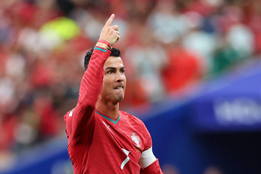 Cristiano Ronaldo em ação no duelo de Portugal contra a Colômbia (Foto: Michael Steele/Getty Images)