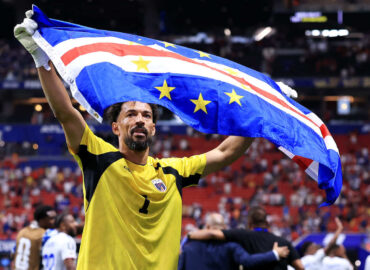 Vozinha, goleiro de Cabo Verde, ganha mais de 1 milhão de seguidores após parar ataque da Espanha