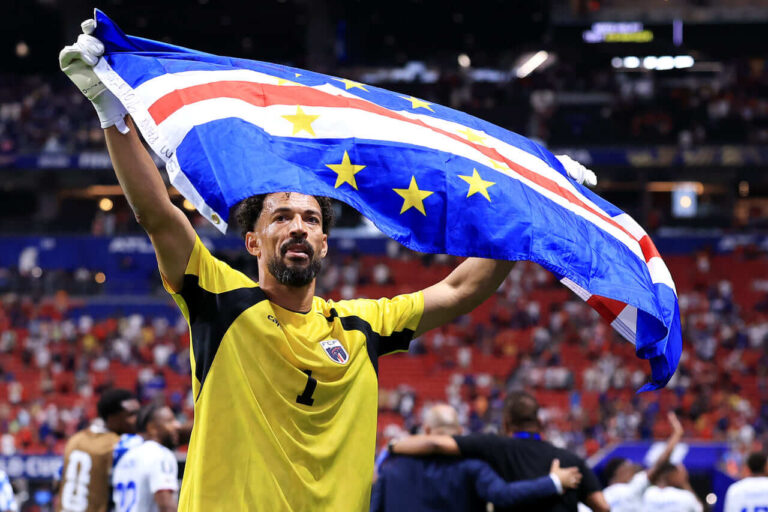 Vozinha, goleiro de Cabo Verde, ganha mais de 1 milhão de seguidores após parar ataque da Espanha