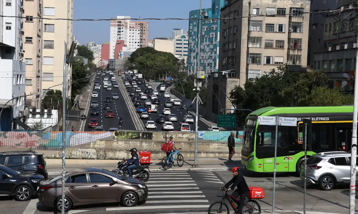 Programa Move Brasil inicia oferta de financiamento para motos e bicicletas elétricas nesta segunda