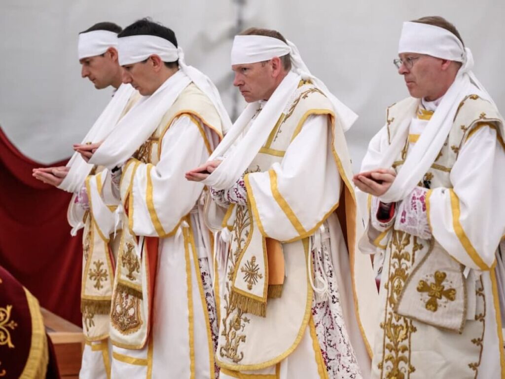 Vaticano confirma excomunhão de Bispos ultraconservadores