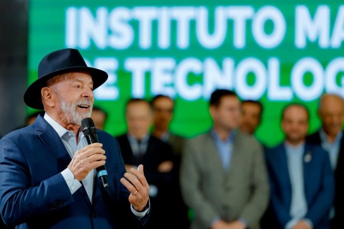 Lula critica ausência de jogadores da Seleção em voo de retorno ao Brasil