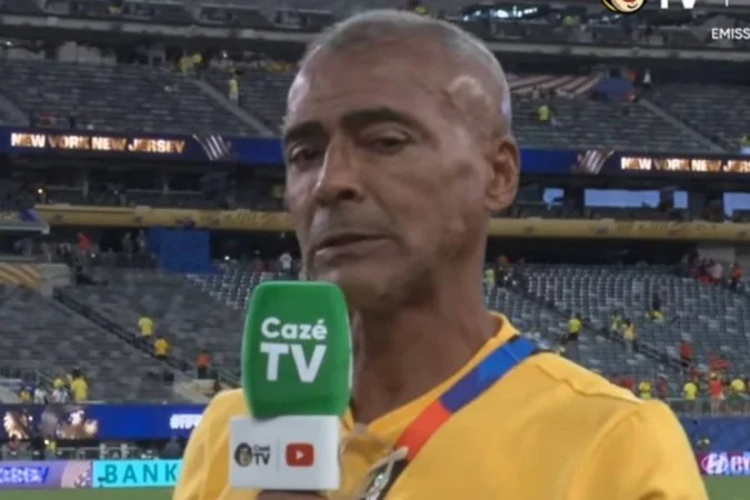 Após críticas, Romário abre mão do salário de senador durante a Copa