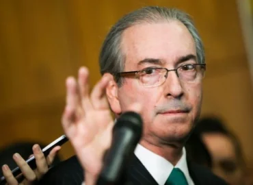 Dino bloqueia R$ 6,1 milhões de Cunha em investigação de desvio de emendas