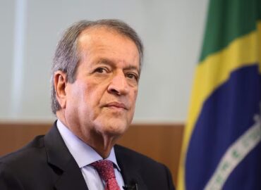 Flávio Dino determina bloqueio de R$ 119 milhões em bens de Valdemar Costa Neto