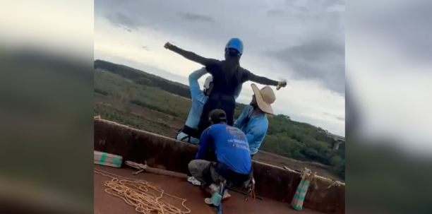 Justiça revoga prisão de suspeitos por morte de jovem lançada sem cordas em salto de ponte