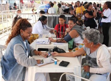 Ação social oferece serviços gratuitos à comunidade da Liberdade durante o Jesus no Litoral