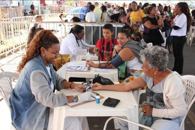 Ação social oferece serviços gratuitos à comunidade da Liberdade durante o Jesus no Litoral