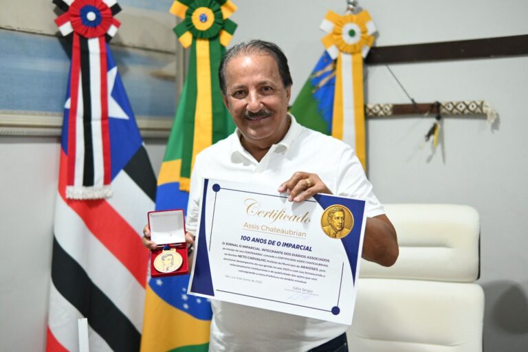 Prefeito Neto Carvalho recebe Certificado Assis Chateaubriand por destaque da gestão em Araioses