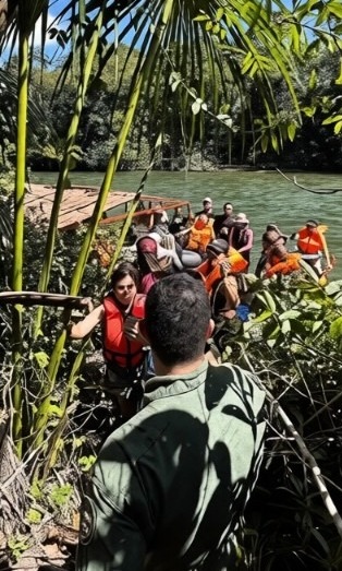 Operação do CTA resgata passageiros de balsa prestes a afundar